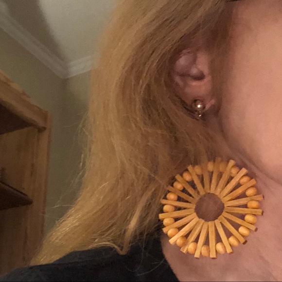 LAST 1! 🌞Bamboo Full Moon Earrings w/Chain - Picture 3 of 8